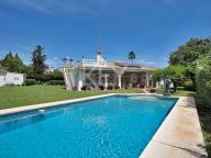 Villa for sale in El Paraiso, Estepona