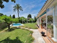 Villa for sale in El Paraiso, Estepona