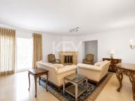 Villa for sale in El Paraiso, Estepona