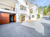Villa for sale in Benahavis