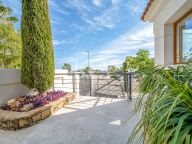 Villa for sale in Benahavis