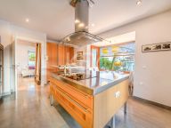 Villa for sale in Benahavis