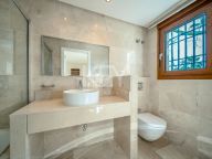Villa for sale in Benahavis