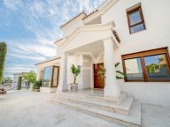 Villa for sale in Benahavis