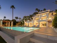 Villa for sale in Nueva Andalucia