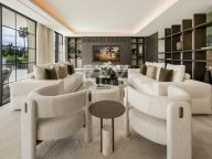 Villa for sale in Nueva Andalucia