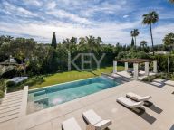 Villa for sale in Nueva Andalucia