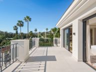 Villa for sale in Nueva Andalucia