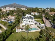 Villa for sale in Nueva Andalucia