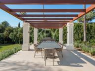 Villa for sale in Nueva Andalucia