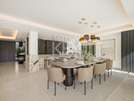 Villa for sale in Nueva Andalucia