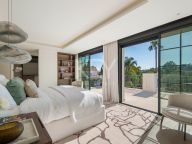 Villa for sale in Nueva Andalucia