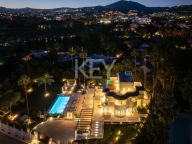 Villa for sale in Nueva Andalucia