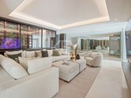 Villa for sale in Nueva Andalucia