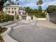 Villa for sale in Nueva Andalucia