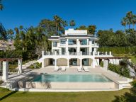 Villa for sale in Nueva Andalucia