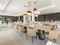 Villa for sale in Nueva Andalucia
