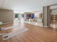 Villa for sale in Nueva Andalucia