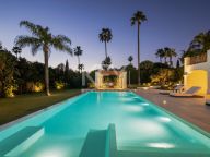 Villa for sale in Nueva Andalucia