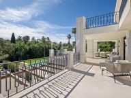 Villa for sale in Nueva Andalucia