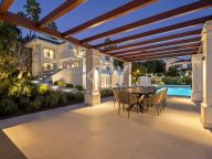 Villa for sale in Nueva Andalucia