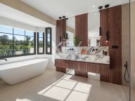 Villa for sale in Nueva Andalucia