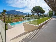 Villa for sale in Nueva Andalucia