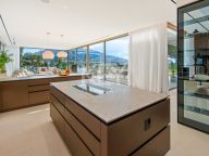 Villa for sale in Nueva Andalucia