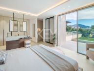 Villa for sale in Nueva Andalucia