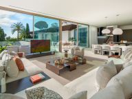 Villa for sale in Nueva Andalucia