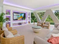 Villa for sale in Nueva Andalucia