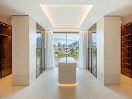 Villa for sale in Nueva Andalucia