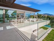 Villa for sale in Nueva Andalucia