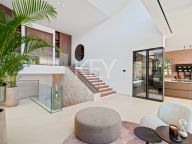 Villa for sale in Nueva Andalucia