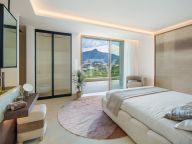 Villa for sale in Nueva Andalucia