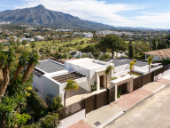 Villa for sale in Nueva Andalucia