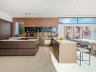 Villa for sale in Nueva Andalucia