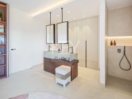 Villa for sale in Nueva Andalucia