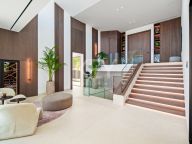 Villa for sale in Nueva Andalucia