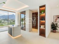 Villa for sale in Nueva Andalucia