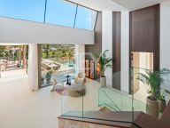 Villa for sale in Nueva Andalucia