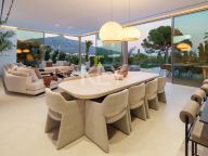 Villa for sale in Nueva Andalucia