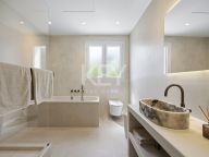 Villa for sale in La Alqueria, Benahavis