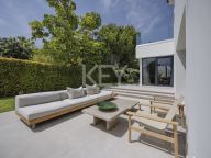 Villa for sale in La Alqueria, Benahavis
