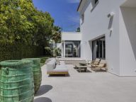Villa for sale in La Alqueria, Benahavis