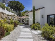 Villa for sale in La Alqueria, Benahavis