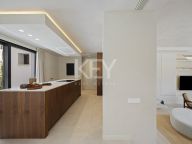 Villa for sale in La Alqueria, Benahavis