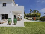 Villa for sale in La Alqueria, Benahavis