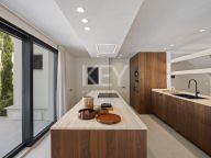 Villa for sale in La Alqueria, Benahavis