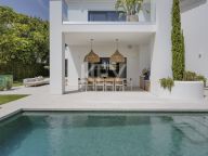 Villa for sale in La Alqueria, Benahavis